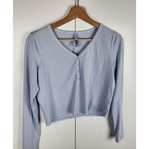 NWT SKIMS Long Sleeve Ribbed Henley Button Crop Top in Periwinkle | Large - Picture 9 of 10